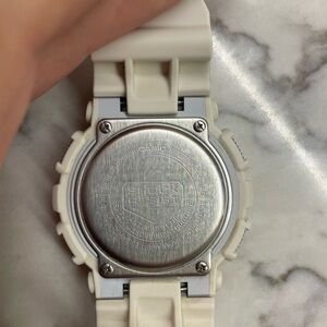 White gshock ga-100RG